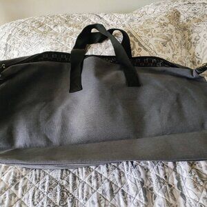 LONDON FOG DUFFLE BAG